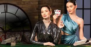 Pengguna membuka catur4d melalui ponsel